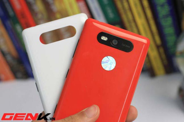 Đập hộp Nokia Lumia 820 chính hãng tại Việt Nam giá 11 triệu đồng 8