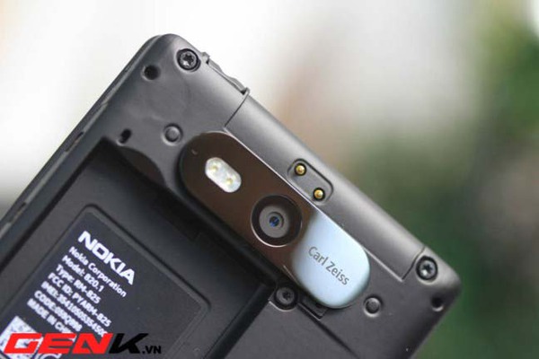 Đập hộp Nokia Lumia 820 chính hãng tại Việt Nam giá 11 triệu đồng 10