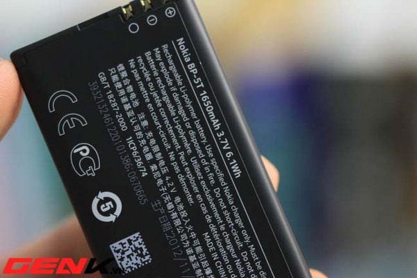 Đập hộp Nokia Lumia 820 chính hãng tại Việt Nam giá 11 triệu đồng 12