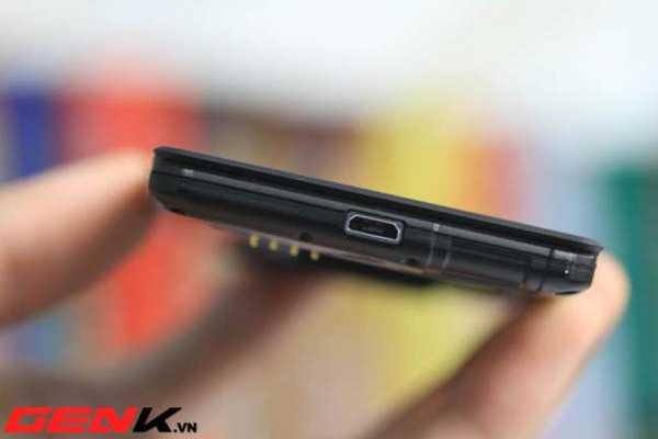 Đập hộp Nokia Lumia 820 chính hãng tại Việt Nam giá 11 triệu đồng 13