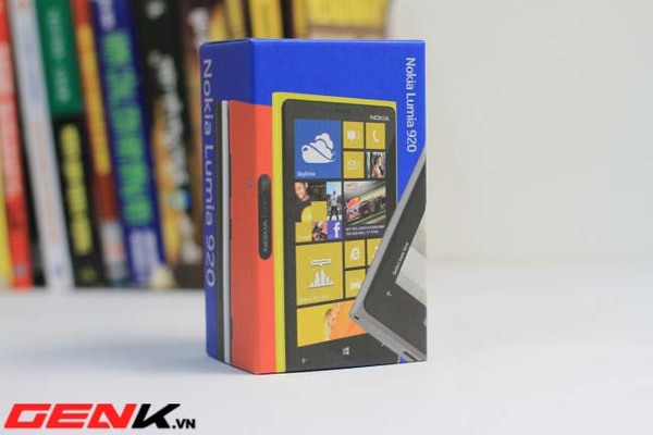  Nokia bắt đầu bán Lumia 920 tại Việt Nam: Màu sắc bắt mắt, giá 14 triệu đồng 1