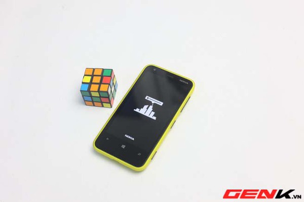 Đập hộp Nokia Lumia 620 chính hãng tại Việt Nam: Nhỏ gọn, giá 5,5 triệu đồng 21