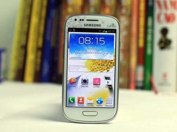 Đập hộp Galaxy SIII mini LaFleur - Điện thoại hợp tặng bạn gái 4 Đập hộp Galaxy SIII mini LaFleur - Điện thoại hợp tặng bạn gái 4