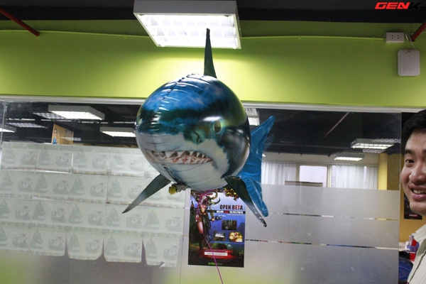 Cá mập bay: Món đồ chơi độc đáo cho người thích công nghệ 8