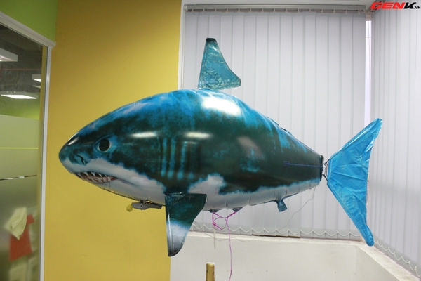 Cá mập bay: Món đồ chơi độc đáo cho người thích công nghệ 10