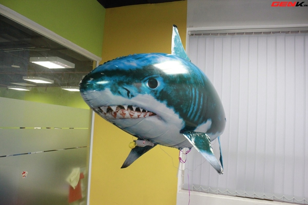 Cá mập bay: Món đồ chơi độc đáo cho người thích công nghệ 2