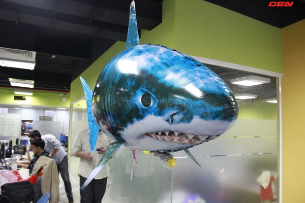 Cá mập bay: Món đồ chơi độc đáo cho người thích công nghệ 1