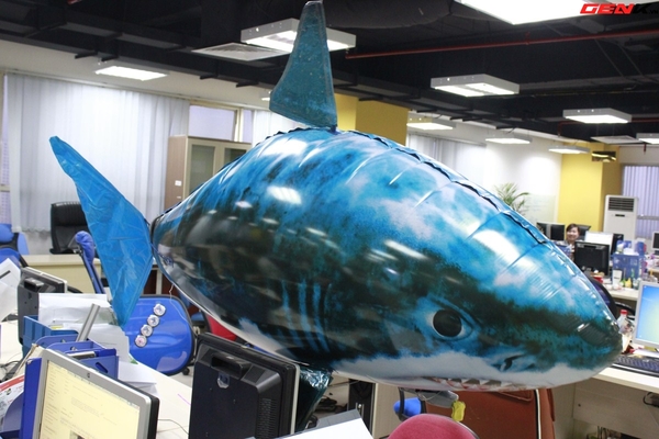 Cá mập bay: Món đồ chơi độc đáo cho người thích công nghệ 13