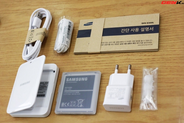 Samsung Galaxy S4 bản Hàn Quốc: Nhiều phụ kiện hơn, có ăng-ten 5