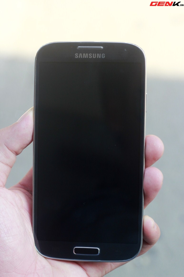 Samsung Galaxy S4 bản Hàn Quốc: Nhiều phụ kiện hơn, có ăng-ten 12