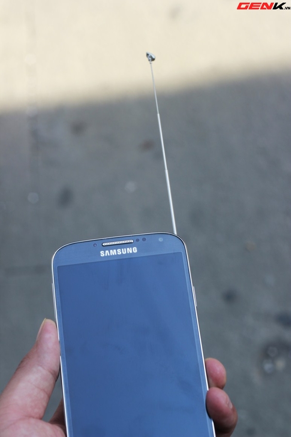 Samsung Galaxy S4 bản Hàn Quốc: Nhiều phụ kiện hơn, có ăng-ten 9