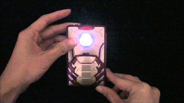 Độc đ&aacute;o pin dự ph&ograve;ng c&oacute; h&igrave;nh d&aacute;ng Iron Man 5