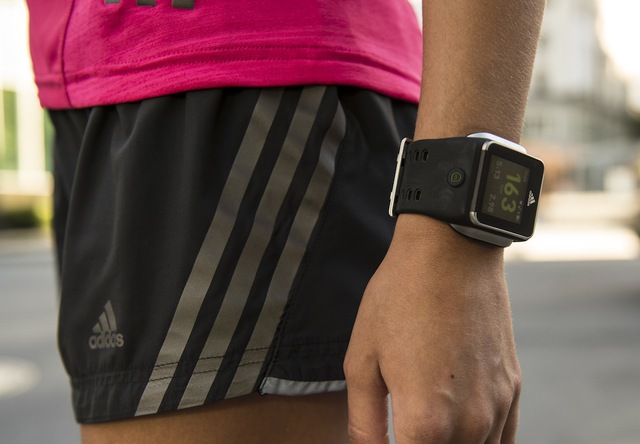 Adidas ra mắt miCoach SMART RUN, smartwatch dùng để theo dõi sức khỏe khi tập thể dục | 