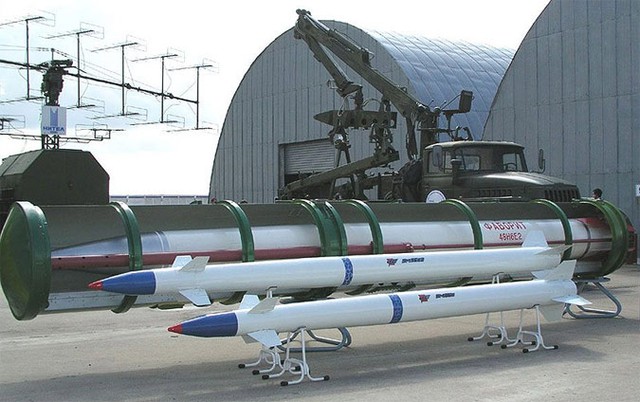  Hai loại tên lửa 9M96E và 9M96E2 dành cho hệ thống S-350E