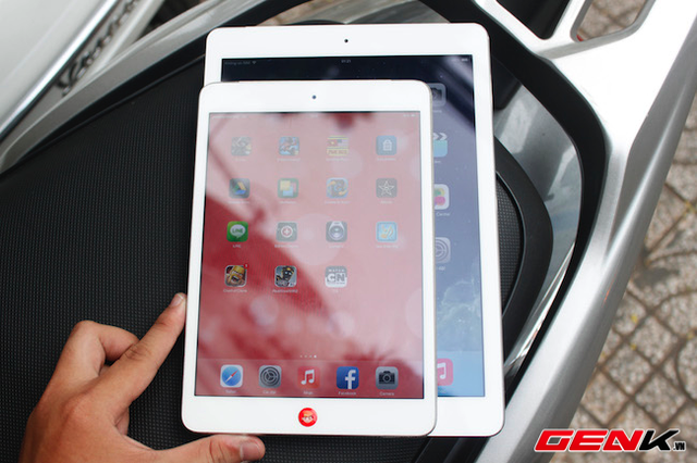  Tuy nhiên, iPad Air có kích thước lớn hơn so với iPad mini.