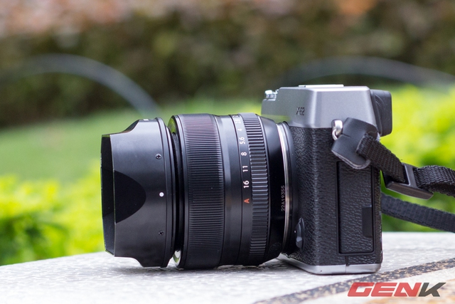  Dòng máy ảnh thay ống kính không gương lật là mảng Fujifilm đặc biệt chú trọng và cũng gặt hái được rất nhiều thành công trong năm 2012 với mẫu X-E1