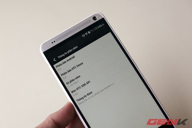 Máy chạy trên hệ điều hành Android 4.3 với giao diện Sense 5.5 mới nhất của HTC.