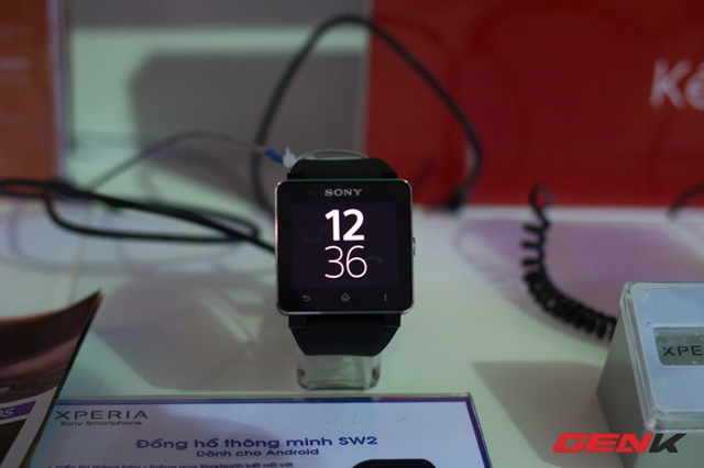  Đồng hồ SmartWatch thế hệ thứ 2 cũng xuất hiện khá nhiều bên cạnh Xperia Z1