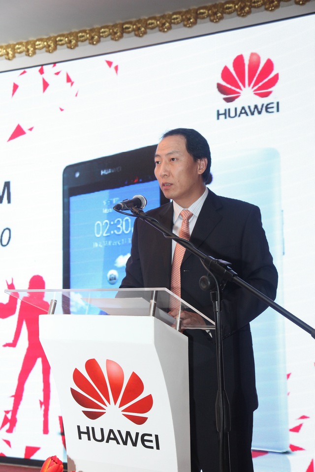  Ông Yuan Song, Tổng Giám đốc Huawei Việt Nam phát biểu tại Lễ ra mắt chiều 1811