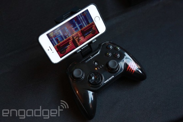 Mad Catz giới thiệu tay cầm giống Xbox để chơi game trên iOS 7