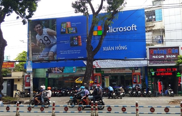Cửa hàng đối tác đầu tiên của Nokia ở VN thay biển Microsoft