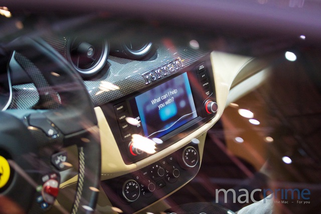 Phó chủ tịch marketing iOS trực tiếp tới dự buổi giới thiệu CarPlay trên Ferrari