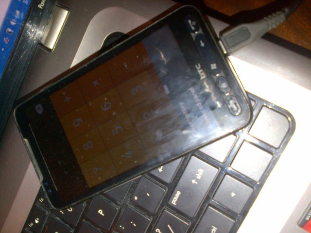 Huyền thoại smartphone HTC HD2 có thể "chiến" tốt ROM của Nokia X