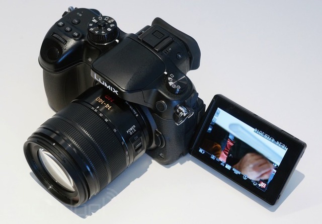 Mirrorless quay phim 4K của Panasonic giá 1700 USD, bán tháng Tư 