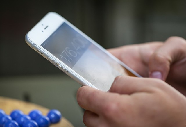 Người Việt ở Singapore rủ nhau bán suất mua iPhone 6