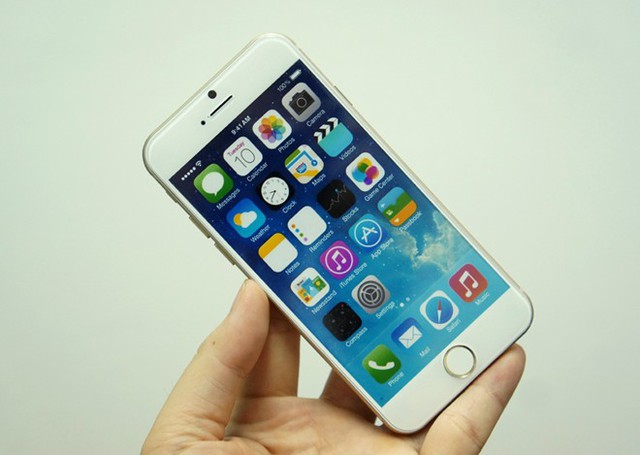 Một bản mô hình được xem là của iPhone 6 (màu vàng champagne) xuất hiện tại Việt Nam.