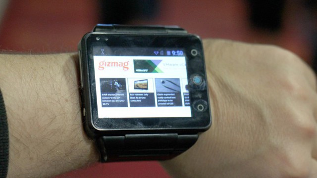 Gizmag goes hands-on with the Neptune Pine, a smartwatch that can actually replace your sm...