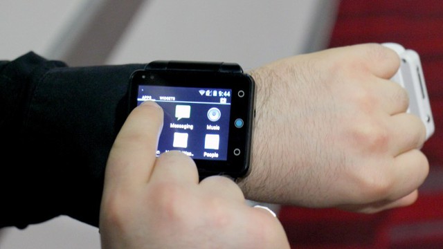 Hands-on: Neptune Pine smartwatch