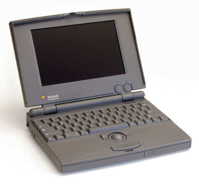 PowerBook 100 - sản phẩm hợp tác giữa Apple và Sony.