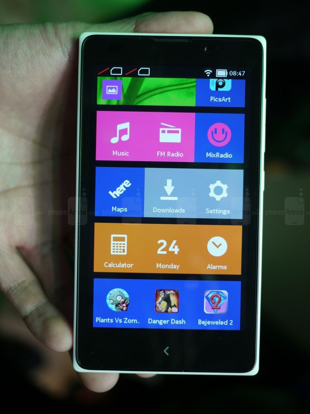 MWC 2014 - Hình ảnh thực tế Nokia XL, một android phong cách Windows Phone