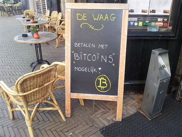 Một quán cà-phê ở Hà Lan chấp nhận thanh toán bằng Bitcoin. Hiện có khoảng 35.000 đơn vị kinh doanh chấp nhận đồng tiền này. Ảnh Wikipedia
