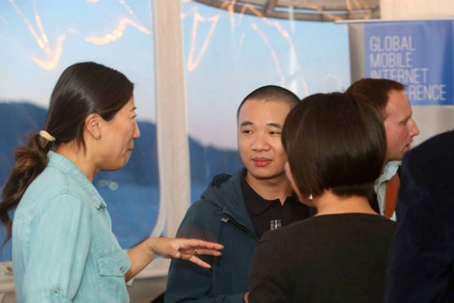 Những hình ảnh hiếm hoi của Nguyễn Hà Đông, cha đẻ của Flappy Bird tại sự kiện này. Anh là tâm điểm trong các bài nói chuyện bên lề, cũng như gặp gỡ các khách mời khác.