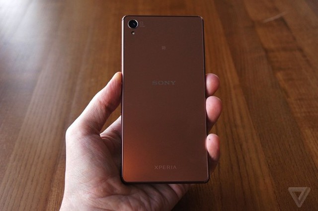 Ảnh thực tế bộ đôi Xperia Z3 và Z3 Compact vừa ra mắt