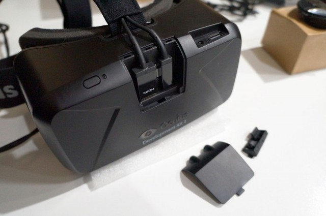 "Đập hộp" bộ sản phẩm kính thực tế ảo Oculus Rift DK 2