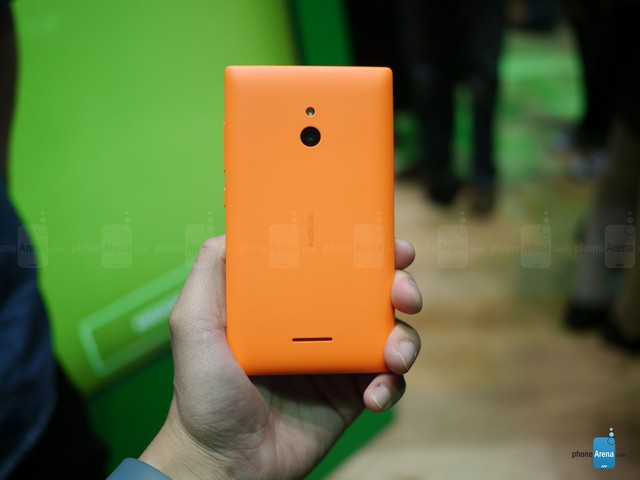 MWC 2014 - Hình ảnh thực tế Nokia XL, một android phong cách Windows Phone