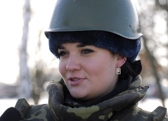 Ngắm nhìn vẻ đẹp chết người của nữ binh lính Ukraine