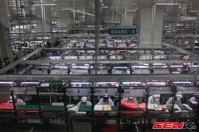 Nhân viên tại nhà máy Gionee làm việc tám giờ mỗi ngày, có thể thêm hai tiếng nếu cần. Lương trung bình của họ vào khoảng 500~550 USD/tháng.