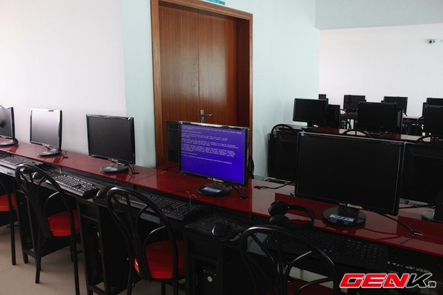 Nhân viên sau giờ làm việc có thể giải trí với máy tính...