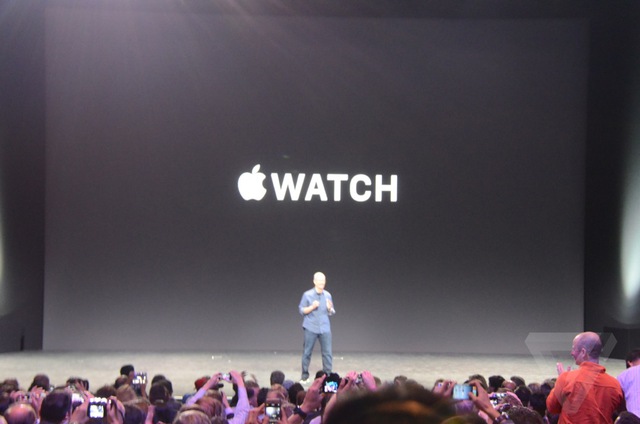 Chữ i của Steve Jobs đã được thay bằng logo táo dưới thời Tim Cook.