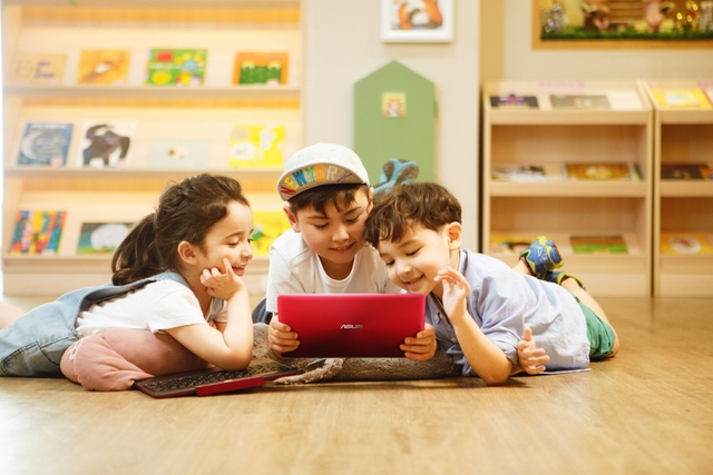 Máy tính bảng: Thiết bị hỗ trợ giáo dục tại nhà dành cho cha mẹ