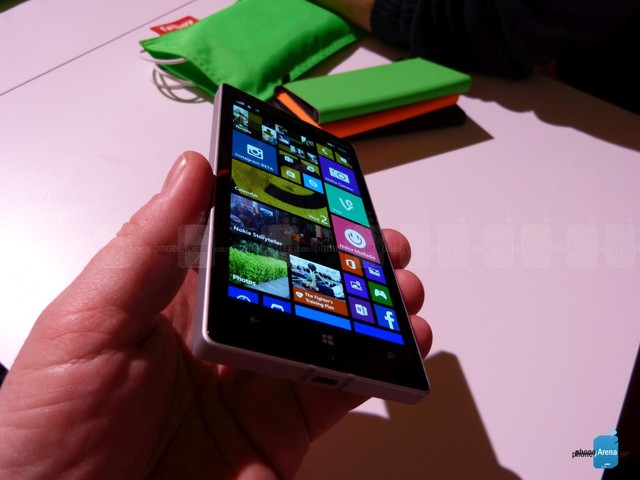 Nokia nói gì về Lumia 930?