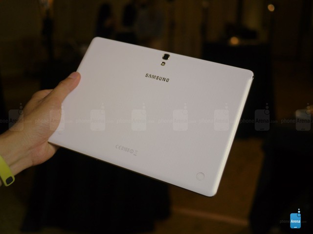 http://i-cdn.phonearena.com/images/articles/124450-image/Samsung-Galaxy-Tab-S-10.5-hands-on.jpg