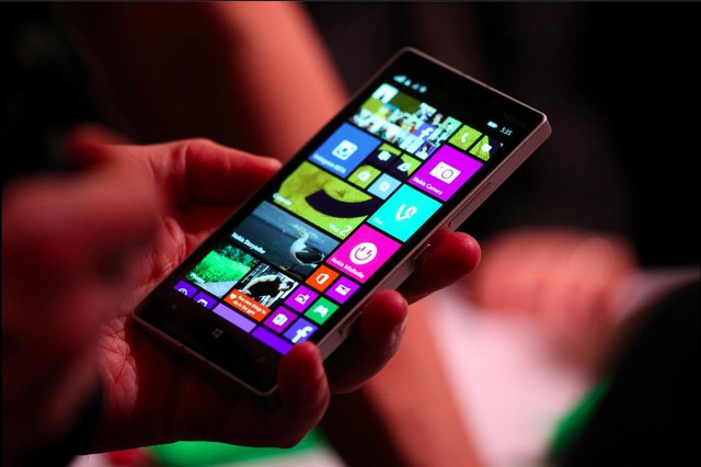 http://www.noknok.tv/wp-content/uploads/2014/04/nokia-lumia-930-hands-on-03.png?ab1c0f
