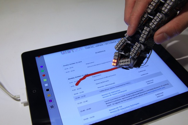  ChainFORM sẽ biến thành một cây bút cảm ứng khi được sử dụng với máy tính bảng 