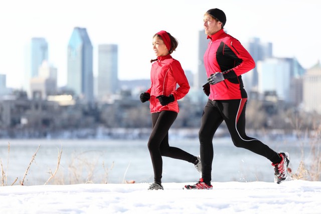  Ngoài giảm carb và ăn tăng cường chất béo, chất đạm, tập thể dục cũng là một cách hiệu quả để chống lại SAD vào mùa đông 