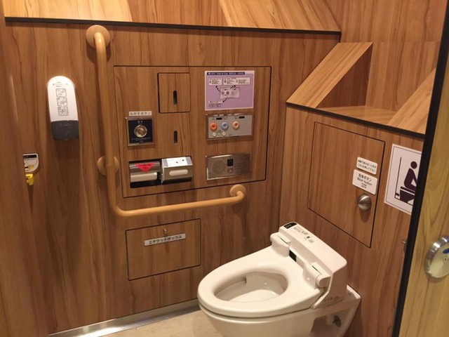  Nhà vệ sinh ở Nhật thường tách biệt với phòng tắm. 